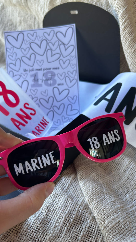 Un coffret unique avec plusieurs cadeaux personnalisés pour rendre la fête encore plus spéciale.