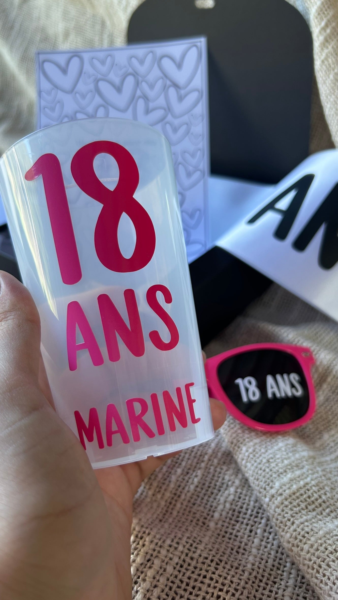 Une présentation élégante qui transforme chaque coffret en souvenir précieux.