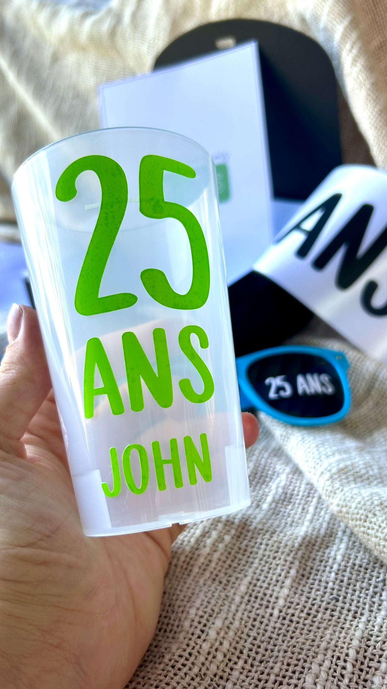 Choisissez la couleur et le style qui correspondent le mieux à la personne célébrée.