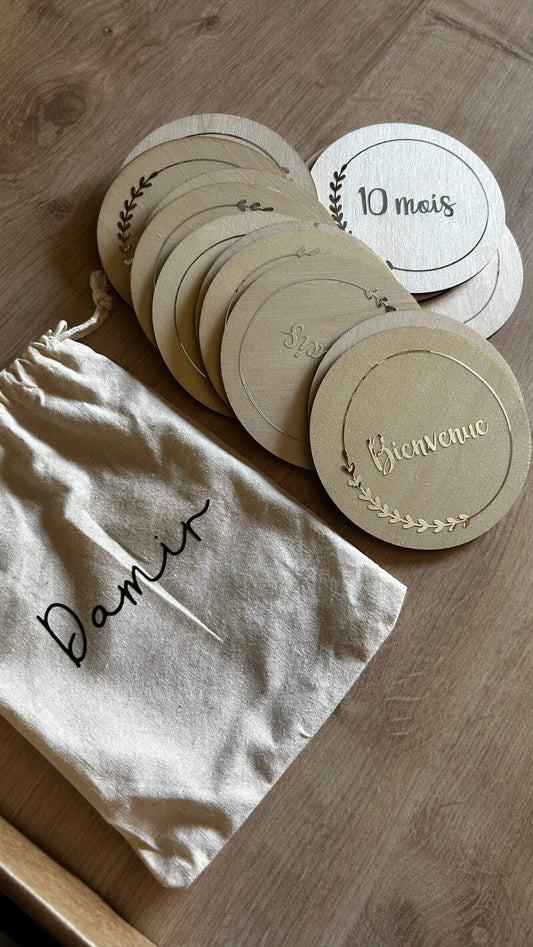 Cadeau de naissance cartes étapes en bois - France